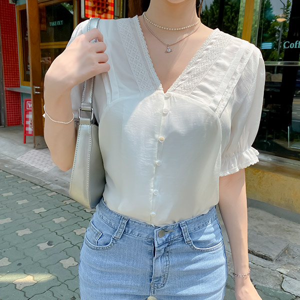 bs6213 부드럽고 촉촉한 소재의 레이스포인트 반팔 실키 블라우스 blouse