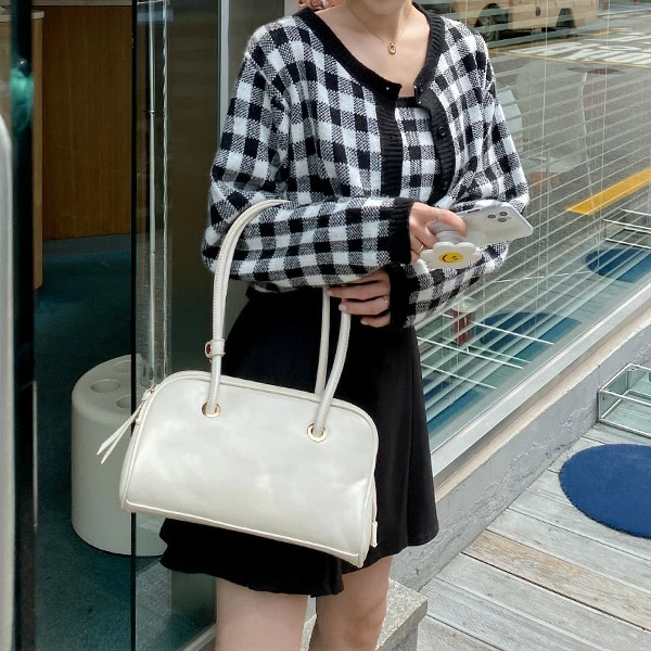 bg1394 광택감 있는 스퀘어 쉐입의 롱 핸들 숄더 바게트백 bag
