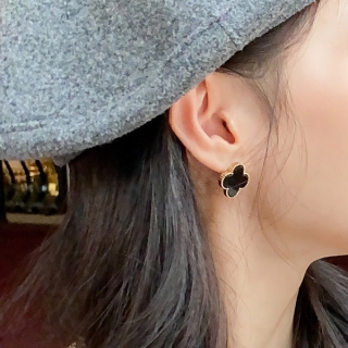 다양한 컬러로 포인트주기 좋은 네잎크로버 이어링 earring