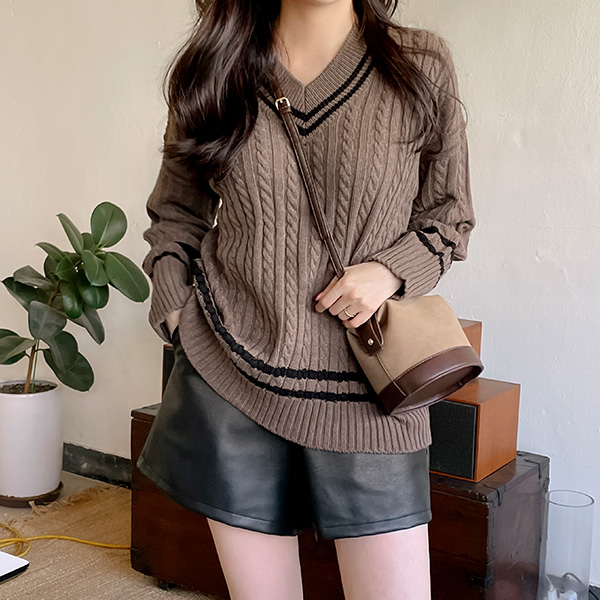 nt2994 촘촘한 케이블 짜임과 배색라이닝 포인트의 루즈핏 V넥 니트탑 knit