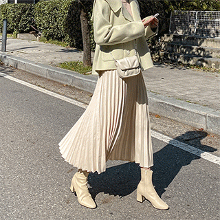 포근한 겉기모 패브릭의 플리츠 디자인 뒷밴딩 롱 스커트 skirt
