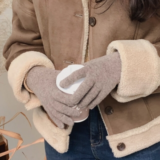 따뜻한 울 소재로 제작된 다채로운 7가지 컬러의 베이직 니트 장갑 gloves