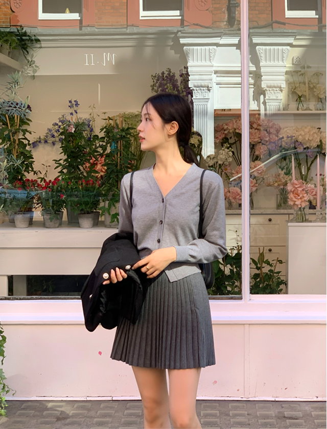 🚚당일발송 [프리미엄원단,크롭가디건] 프레스 브이넥 세미크롭 긴팔 니트 가디건 크롭가디건 브이넥가디건 슬림핏가디건 여리핏코디 꾸안꾸룩 데일리룩] 프레스 브이넥 세미크롭 긴팔 니트 가디건 하객룩가디건 데이트룩,나들이룩,출근룩,오피스룩,면접룩,니트가디건,봄옷,봄가디건,크롭가디건 cd3142 통통 상세 이미지 183