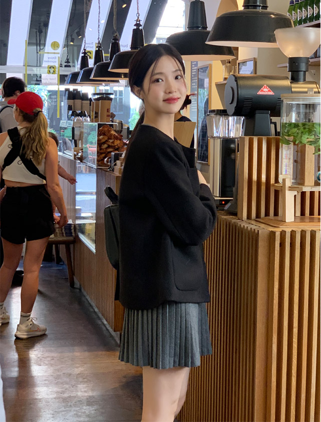 🚚당일발송 [프리미엄원단,크롭가디건] 프레스 브이넥 세미크롭 긴팔 니트 가디건 크롭가디건 브이넥가디건 슬림핏가디건 여리핏코디 꾸안꾸룩 데일리룩] 프레스 브이넥 세미크롭 긴팔 니트 가디건 하객룩가디건 데이트룩,나들이룩,출근룩,오피스룩,면접룩,니트가디건,봄옷,봄가디건,크롭가디건 cd3142 통통 상세 이미지 188