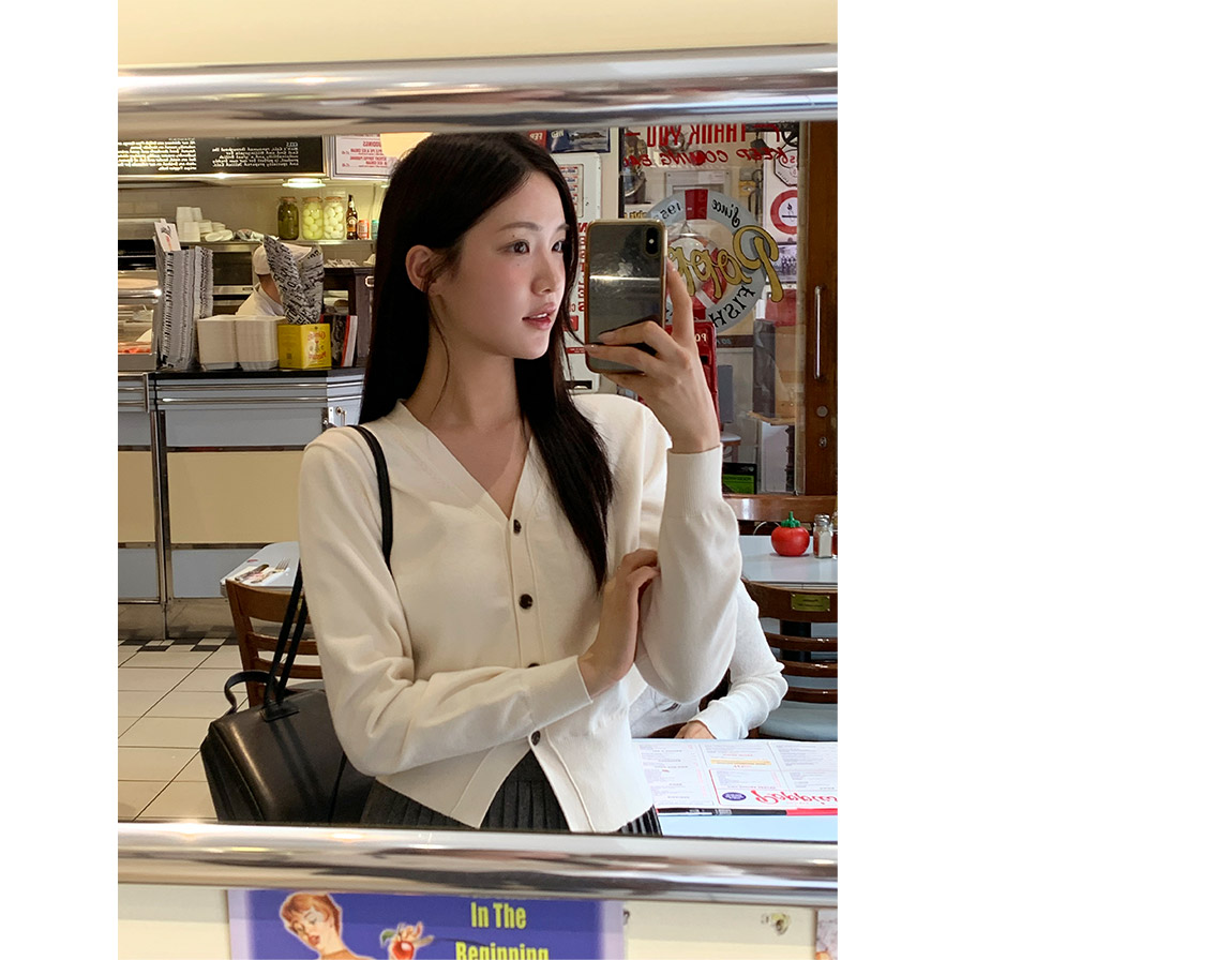 🚚당일발송 [프리미엄원단,크롭가디건] 프레스 브이넥 세미크롭 긴팔 니트 가디건 크롭가디건 브이넥가디건 슬림핏가디건 여리핏코디 꾸안꾸룩 데일리룩] 프레스 브이넥 세미크롭 긴팔 니트 가디건 하객룩가디건 데이트룩,나들이룩,출근룩,오피스룩,면접룩,니트가디건,봄옷,봄가디건,크롭가디건 cd3142 통통 상세 이미지 111